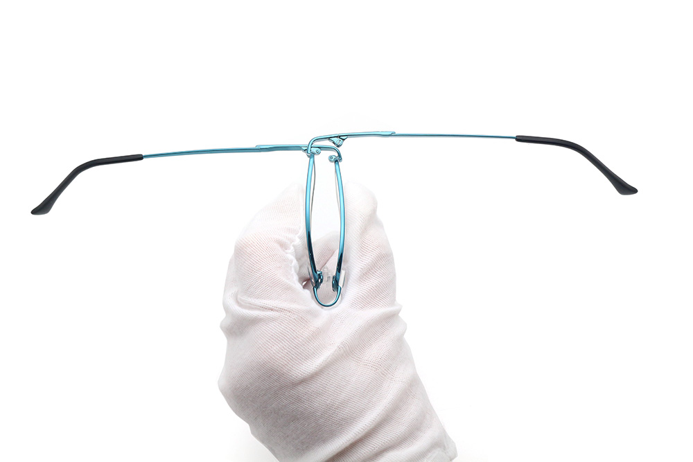 Welcome to the realm of cutting-edge eyewear, where style meets durability! Allow us to introduce our latest innovation: the Memory Metal Temple Sunglasses.